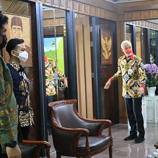 Wali Kota Solo Gibran Rakabuming Raka dan Wali Kota Medan Bobby Nasution mengunjungi Gubernur Jawa Tengah, Ganjar Pranowo, Senin (28/3)