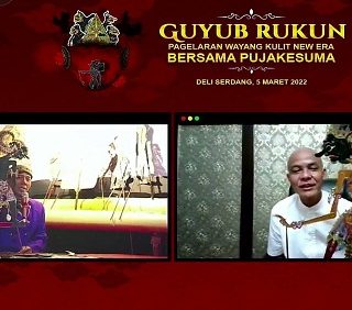 Gubernur Jawa Tengah, Ganjar Pranowo, hadir secara virtual dalam Pagelaran Wayang Kulit New Era yang digelar Pujakesuma (Putra Jawa Kelahiran Sumatra) di Deli Serdang Sumatra Utara, Sabtu (5/3)