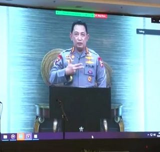 Jenderal Po. Listyo Sigit Prabowo yang alumnus Lemhannas PPSA XXI/Tahun 2017 memberikan sambutan dalam acara reuni IKAL PPSA XXI, di R. Dwi Warna, Lemhannas RI, Sabtu malam (19/3).