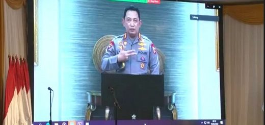Jenderal Po. Listyo Sigit Prabowo yang alumnus Lemhannas PPSA XXI/Tahun 2017 memberikan sambutan dalam acara reuni IKAL PPSA XXI, di R. Dwi Warna, Lemhannas RI, Sabtu malam (19/3).