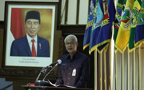 Gubernur Jawa Tengah Ganjar Pranowo menyampaikan Laporan Keterangan Pertanggungjawaban (LKPJ) tahun 2021, di Ruang Rapat Paripurna, Gedung Berlian DPRD Jateng, Selasa (28/3).