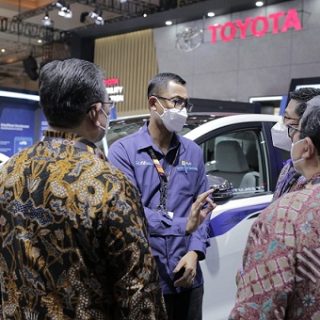 PLN menyiapkan infrastruktur pendukung kendaraan listrik, seperti SPKLU, home charging, serta memberikan promo tambah daya dan diskon tarif bagi pemilik kendaraan listrik.