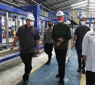 Gubernur Ganjar Pranowo menghadiri peresmian operasional PT Superior Prima Sukses (Blesscon) plant 3 di Sragen, Rabu (30/3)