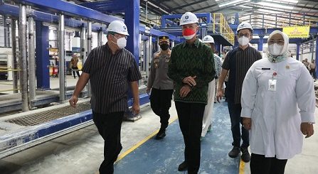 Gubernur Ganjar Pranowo menghadiri peresmian operasional PT Superior Prima Sukses (Blesscon) plant 3 di Sragen, Rabu (30/3)