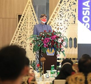 Gubernur Jawa Tengah, Ganjar Pranowo, memberi sambutan pada acara Sosialisasi Undang-Undang Harmonisasi Peraturan Perpajakan di Ballroom Hotel Tentrem