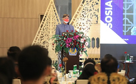 Gubernur Jawa Tengah, Ganjar Pranowo, memberi sambutan pada acara Sosialisasi Undang-Undang Harmonisasi Peraturan Perpajakan di Ballroom Hotel Tentrem