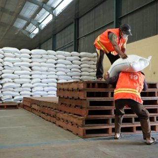 Stok pangan di gudang Bulog Jateng untuk kebutuhan masyarakat di bulan Ramadan dan Lebaran dipastikan aman
