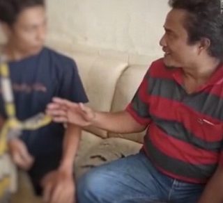 Aiptu Agus Supriyanto sedang memintai keterangan kepada pelaku terkait laporan palsu yang mengaku telah dibegal