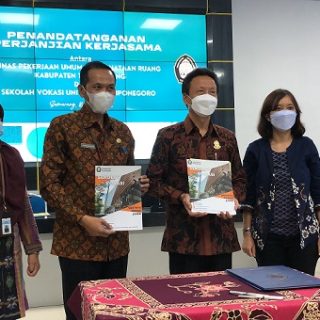 Peserta penandatanganan kerja sama DPUPR Kabupaten Temanggung dengan Prodi Perencanaan Tata Ruang dan Pertanahan Sekolah Vokasi Undip, Kamis (16/3/2022).