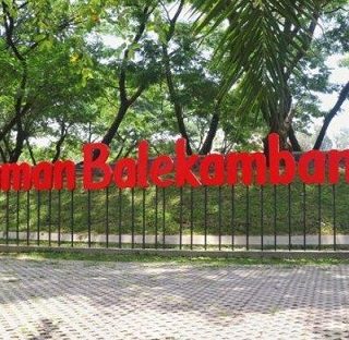 TAMAN BALEKAMBANG. Pintu utama Taman Balekambang, Manahan, Solo