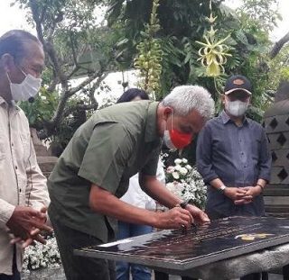 Gubernur Jateng Ganjar Paranowo didampingi seniman I Nyoman Alim Mustapha, meresmikan Borobudur Edupark yang berlokasi di Desa Pabelan, Kecamatan Mungkid, Kabupaten Magelang