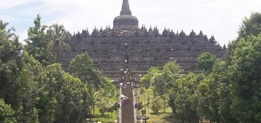 PADAT PENGUNJUNG. Candi Borobudur merupakan destinasi wisata yang tidak pernah sepi pengunjung. Mahakarya arsitektur yang dibangun oleh Dinasti Syailendra menjadi wisata unggulan Jawa Tengah yang dikunjungi wisatawan lokal dan mancanegara