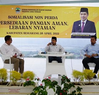 Wakil Ketua DPRD Ferry Wawan Cahyono menjadi narasumber dalam diskusi pangan di Eling Bening, Bawen, Kabupaten Semarang, Kamis (28/4).