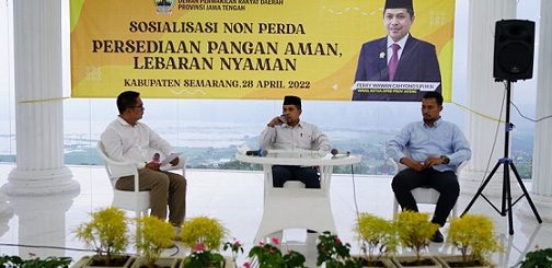 Wakil Ketua DPRD Ferry Wawan Cahyono menjadi narasumber dalam diskusi pangan di Eling Bening, Bawen, Kabupaten Semarang, Kamis (28/4).