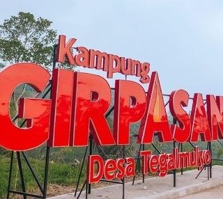 Dusun Girpasang di Desa Tegalmulyo, sebuah desa terpencil di lereng Gunung Bibi, Kecamatan Kemalang, Kabupaten Klaten, kini menjadi destinasi wisata baru, yang mampu meraup pendapatan hingga Rp 75 juta per bulan