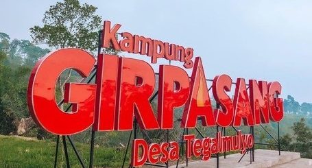Dusun Girpasang di Desa Tegalmulyo, sebuah desa terpencil di lereng Gunung Bibi, Kecamatan Kemalang, Kabupaten Klaten, kini menjadi destinasi wisata baru, yang mampu meraup pendapatan hingga Rp 75 juta per bulan