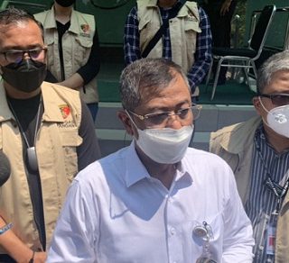 Masrokhan didampingi Kombes Eko Kasubdit Indagsi Ditkrumsus Polda Jateng, AKBP Roshid didepan PT BEST Usai melakukan Sidak