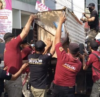 Penertiban PKL depan Matahari Johar