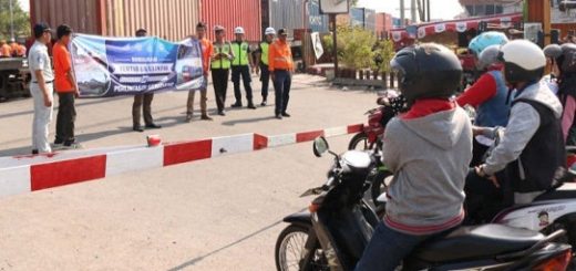 Perlintasan sebidang di Daop 4 Semarang jumlahnya masih banyak, yang memerlukan kehati-hatian masyarakat saat akan melintas. Sosialisasi pun sering dilakukan pihak KAI