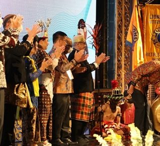 Gubernur Jawa Tengah, Ganjar Pranowo, membuka acara Konvensi Tahunan ke-46 Perkumpulan Lions Indonesia MD 307 di Hotel Alana Jogjakarta, Kamis (19/5) malam