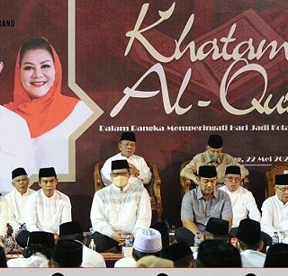 Kegiatan Khataman Alquran dalam rangka HUT Kota Semarang ke 475 tahun 2022 berlangsung di balai kota, dan dihadiri Wakil Ketua DPRD Kota Semarang Muhammad Afif