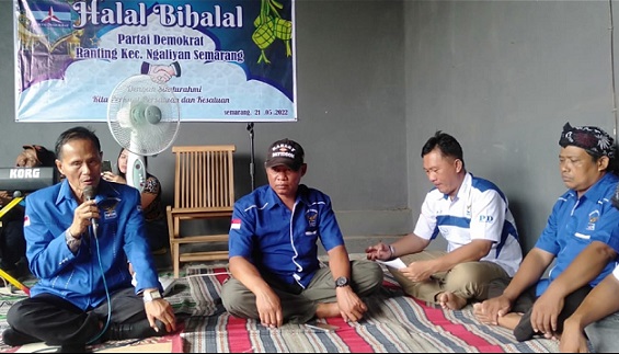 Anggota DPRD Kota Semarang dari Partai Demokrat, Agung Prayitno SE Akt MM menyampaikan sambutan dalam acara siltaurahmi dan halal bihalal warga yang diselenggatakan di Perumahan Palir Utama, Kecamatan Ngaliyan, Sabtu (21/5/2022).