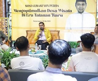 Ferry Wawan Cahyono saat memaparkan materinya pada ‘Sosialisasi Non-Perda’ dengan tema ‘Mengoptimalkan Desa Wisata di Era Tatanan Baru’ di Sabinku Cafe & Resto Kabupaten Banjarnegara, Rabu (25/5).