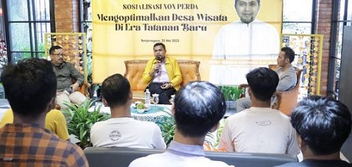 Ferry Wawan Cahyono saat memaparkan materinya pada ‘Sosialisasi Non-Perda’ dengan tema ‘Mengoptimalkan Desa Wisata di Era Tatanan Baru’ di Sabinku Cafe & Resto Kabupaten Banjarnegara, Rabu (25/5).