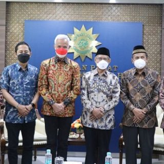Gubernur Jateng Ganjar Pranowo berkunjung ke Kantor PP Muhammadiyah di Yogyakarta, diterima Ketua PP Haedar Nasir dan jajaran pengurus PP lainnya