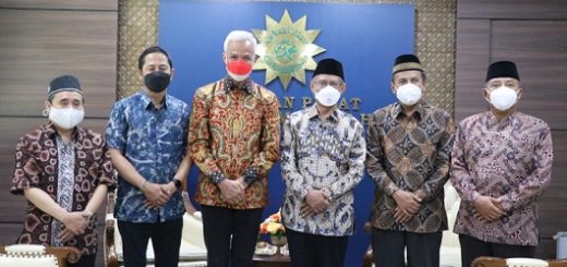Gubernur Jateng Ganjar Pranowo berkunjung ke Kantor PP Muhammadiyah di Yogyakarta, diterima Ketua PP Haedar Nasir dan jajaran pengurus PP lainnya