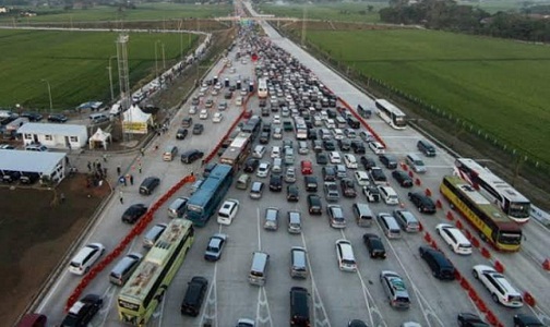 Volume lalu lintas yang lewat jalur tol meningkat sejak H+2 Lebaran atau arus balik