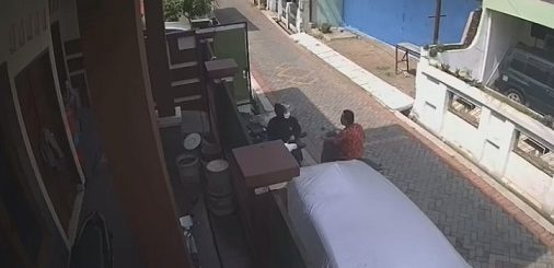 Rekaman CCTV, pelaku pelecehan seksual saat hendak melakukan aksinya 