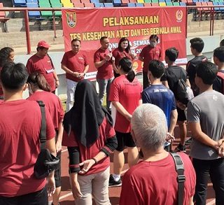 Ketua Umum KONI Kota Semarang, Arnaz Agung Andrarasmara membuka kegiatan tes atlet di GOR Tri Lomba Juang, Kamis (23/6). Tes atlet akan berlangsung sampai Minggu (26/6)
