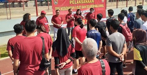 Ketua Umum KONI Kota Semarang, Arnaz Agung Andrarasmara membuka kegiatan tes atlet di GOR Tri Lomba Juang, Kamis (23/6). Tes atlet akan berlangsung sampai Minggu (26/6)