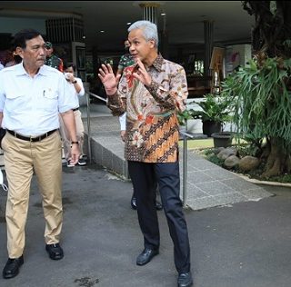Menko Marives Luhut Binsar Pandjaitan menemui Gubernur Jawa Tengah Ganjar Pranowo di Rumah Dinas Puri Gedeh, Kota Semarang, Selasa (7/6/2022)
