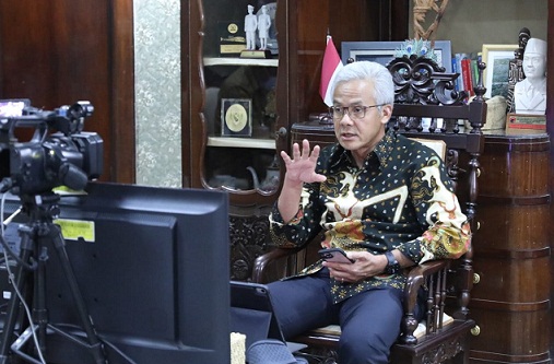Gubernur Jateng Ganjar Pranowo mengikuti rapat koordinasi secara daring bersama Menko Marves, Luhut Binsar Pandjaitan, terkait penanganan PMK, Senin (27/6/2022)