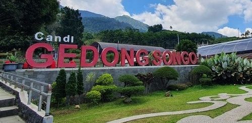 Gerbang wisata Candi Gedong Songo, di dalamnya berhamparan bangunan-bangunan candi peninggalan sejarah Hindu