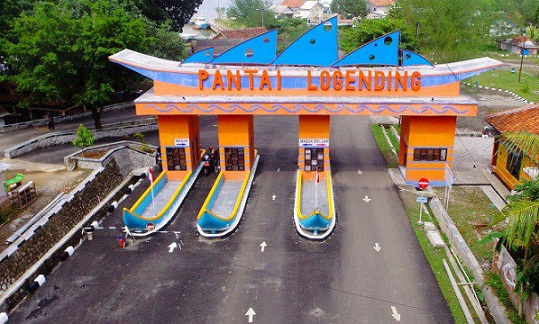 Pintu masuk ke area wisata Pantai Logending atau Pantai Ayah