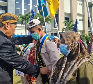 Wisuda lulusan SMKN Jateng di kampus Semarang, Kamis (16/6)