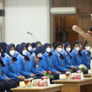 Gubernur Jawa Tengah Ganjar Pranowo menerima siswa Taruna Nusantara (TN) di Gedung Gradhika Bhakti Praja, Senin (20/6). Ganjar menyampaikan beberapa pesan penting kepada para generasi penerus tersebut.
