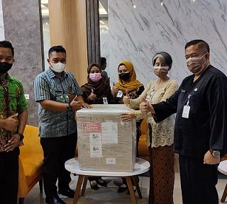 Puskesmas Karimunjawa saat ini sudah memiliki alat ultrasonografi (USG) untuk memenuhi keperluan ibu-ibu hamil. Selama ini pemeriksaan ibu hamil lewat USG di Karimunjawa hanya bisa dilakukan di Jepara