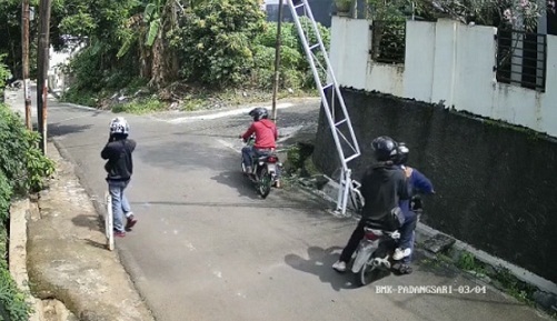 Tangkapan layar CCTV 4 orang pelaku