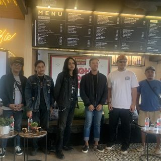 Sesi jumpa [ers dihadiri oleh ketua panitia, pihak Signature dan Suport Syatem didampingi perwakilan dari Talent Perfomer