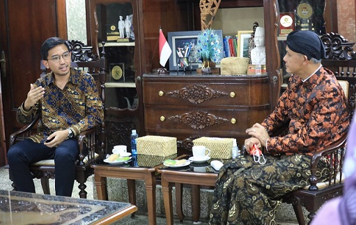 Sri Paduka Mangkunegara X,  KGPAA Bhre Cakarahutomo Wira Sudjiwo, menemui Gubernur Jawa Tengah, Ganjar Pranowo, kedatangan tamu istimewa di Rumah Dinas Puri Gedeh, Kamis (7/7/2022)