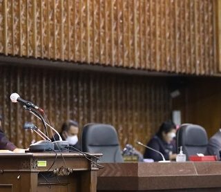 Gubernur Jawa Tengah Ganjar Pranowo menghadiri Rapat Paripurna DPRD Jateng yang membahas Rancangan Peraturan Daerah (Raperda) tentang Penyandang Disabilitas, di Gedung Berlian, Rabu (6/7)