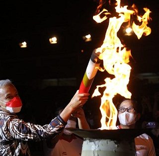 Gubernur Jateng, Ganjar Pranowo dan istri didampingi Wagub Taj Yasin Maimoen, hadir dan membuka Pekan Special Olympics Nasional (Pesonas) 2022 di Holy Stadium, Kota Semarang, Senin (4/7/2022) malam
