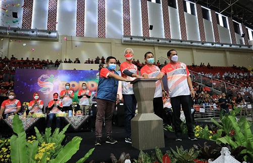 Gubernur Jateng Ganjar Pranowo didampingi Wali Kota Semarang Hendrar Prihadi membuka Popda Jateng 2022