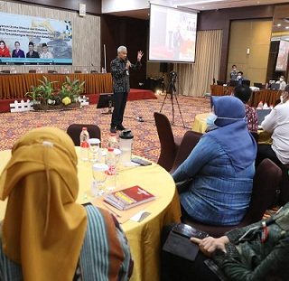 Gubernur Jateng Ganjar Pranowo membuka Bimbingan Teknis Pelayanan Usaha Mineral pemegang izin usaha pertambangan mineral yang digelar di Hotel Gets, Kota Semarang, Selasa (12/7/2022)