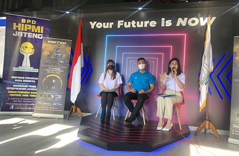 Dari kanan ke kiri : Ketua OC Adheniar, Ketua Umum BPD Jateng Wulan Rudy Prasetyo dan  Juri HIPMI Cooking Competition Aisha Gabriela