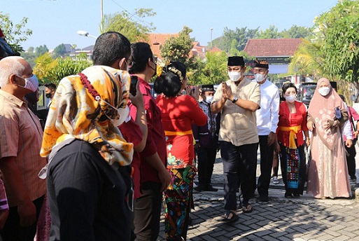 Wali Kota Semarang Hendrar Prihadi mengunjungi Pura Agung Giri Natha untuk meresmikan destinasi baru di objek wisata tersebut.